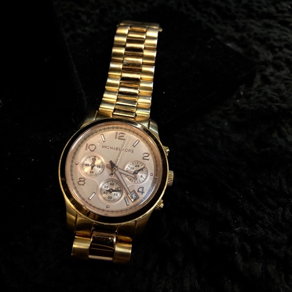 Watch - Picture 2 of 3